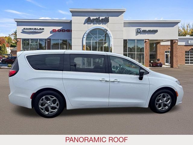 Certified 2024 Chrysler Pacifica Limited FWD image 7