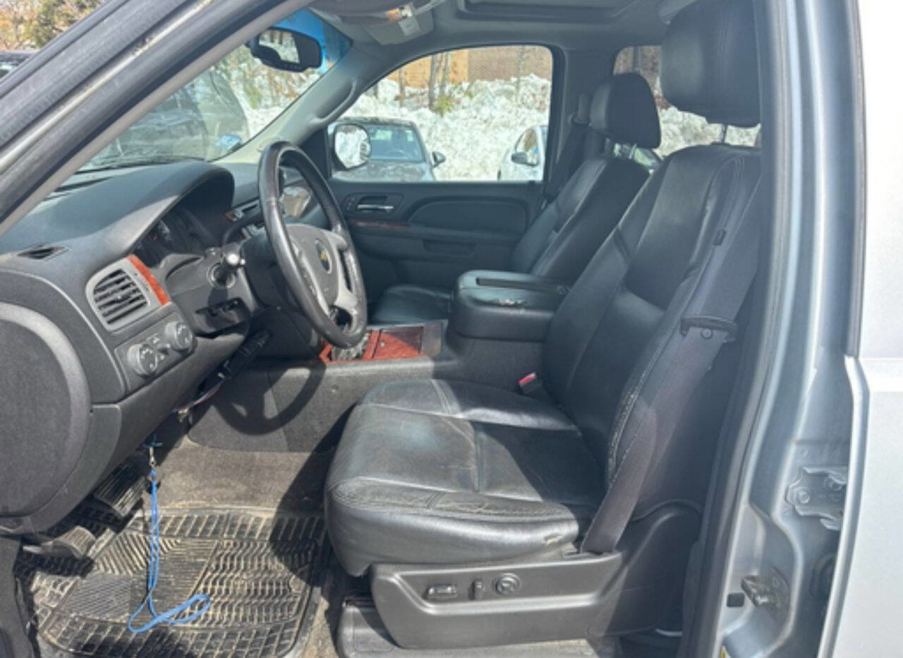 Used 2012 Chevrolet Suburban LTZ image 10