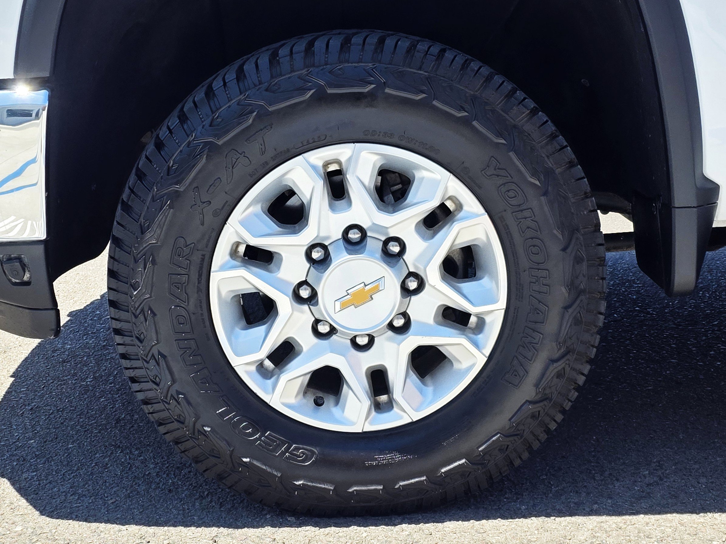 Used 2024 Chevrolet Silverado 2500 LTZ AWD/4WD image 8