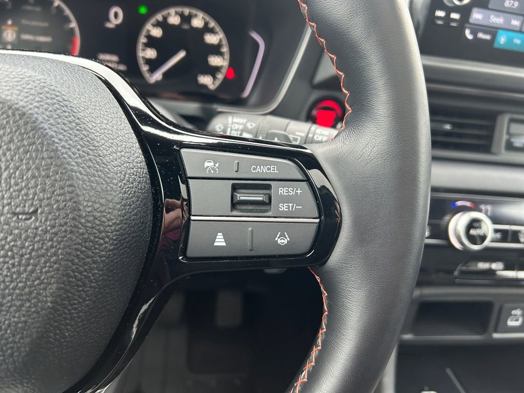 Used 2025 Honda Pilot TrailSport image 18