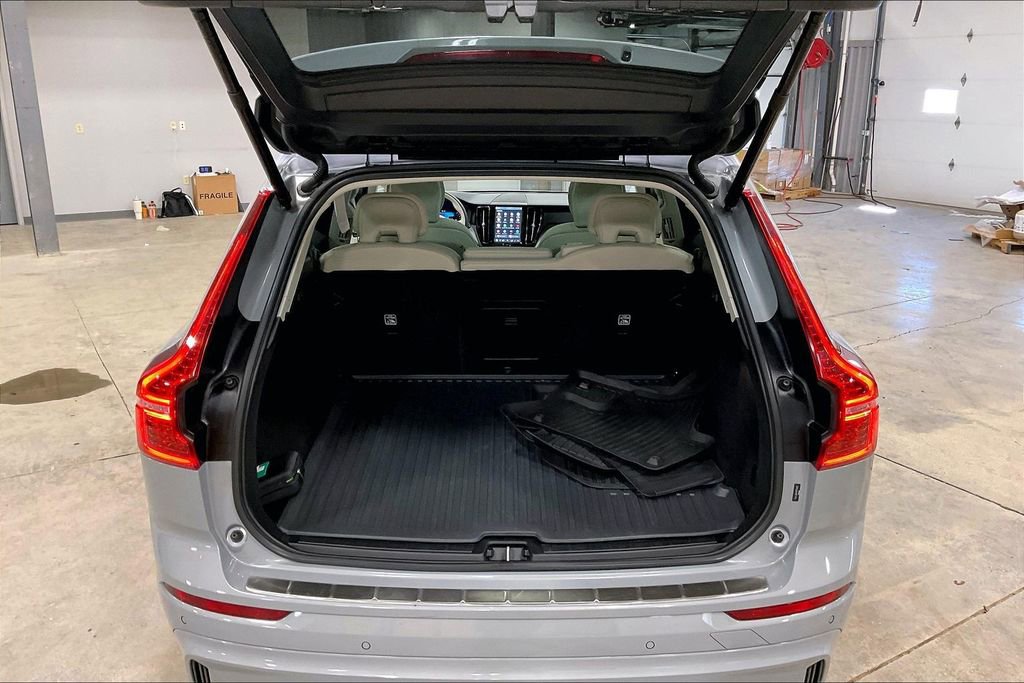 Certified 2024 Volvo XC60 B5 Core w/ Protection Package Premier AWD/4WD image 35