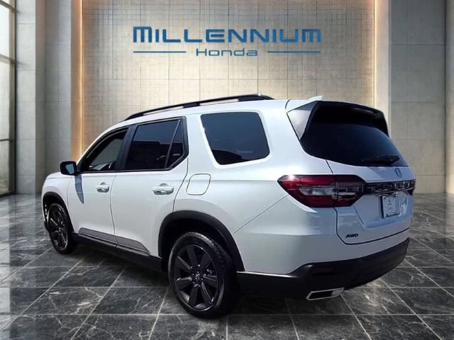 Used 2025 Honda Pilot Sport image 40