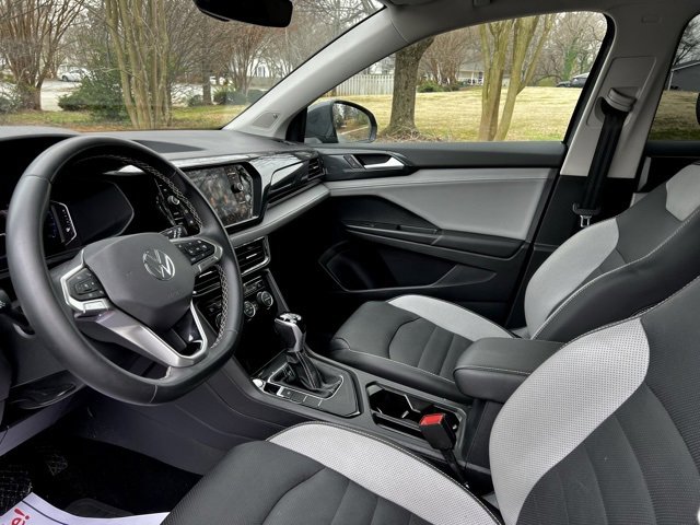 Used 2022 Volkswagen Taos SEL w/ Panoramic Sunroof Package image 10