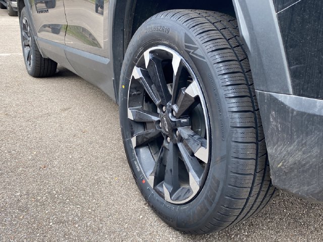 Certified 2025 Chevrolet Equinox RS w/ Safety and Technology Package AWD/4WD image 37