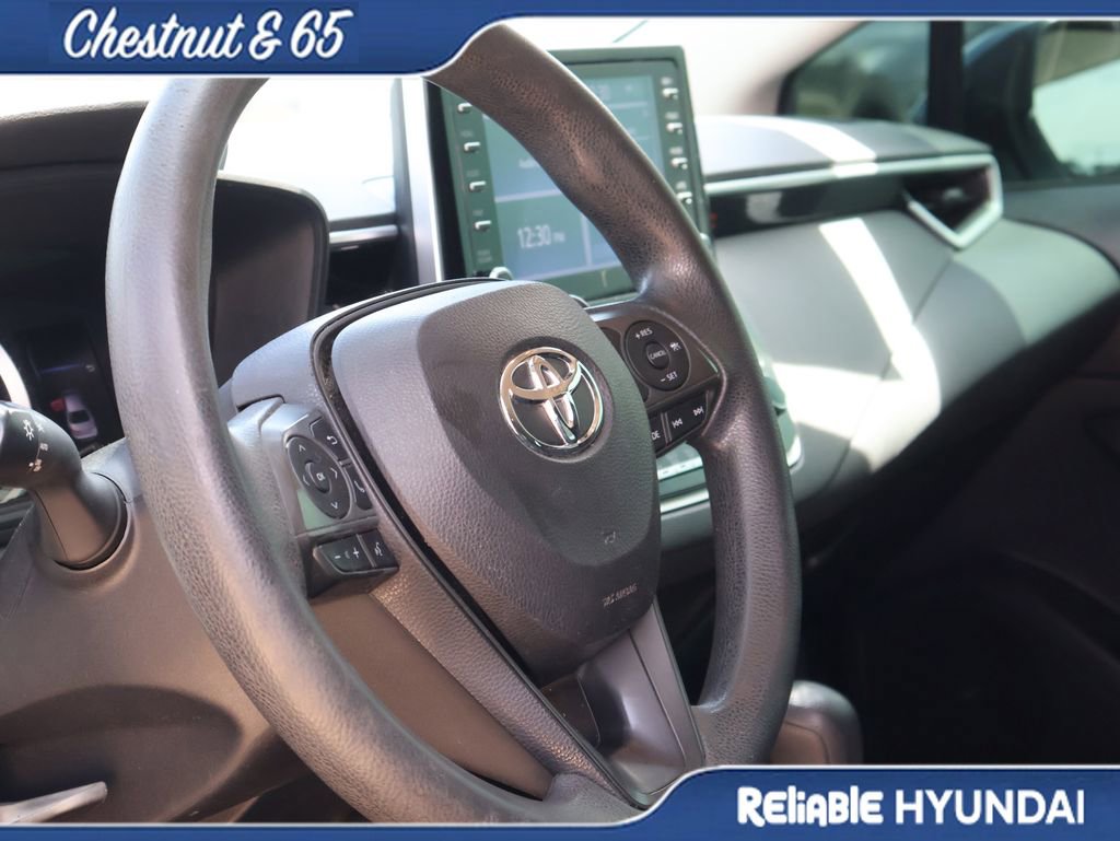 Used 2020 Toyota Corolla LE FWD image 25