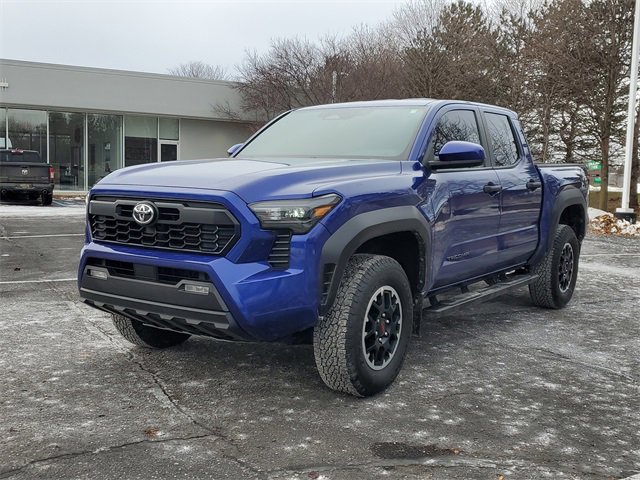 Used 2024 Toyota Tacoma TRD Off-Road image 2
