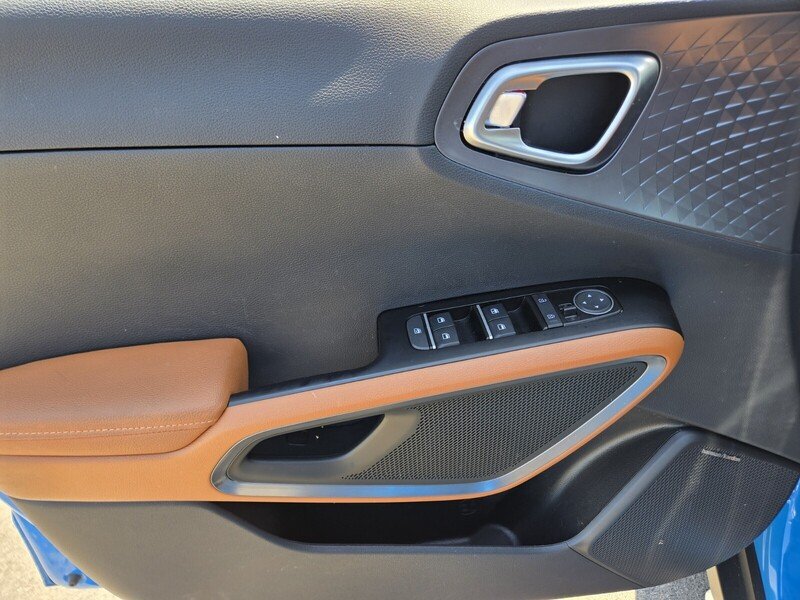 Certified 2025 Kia Soul EX FWD image 18