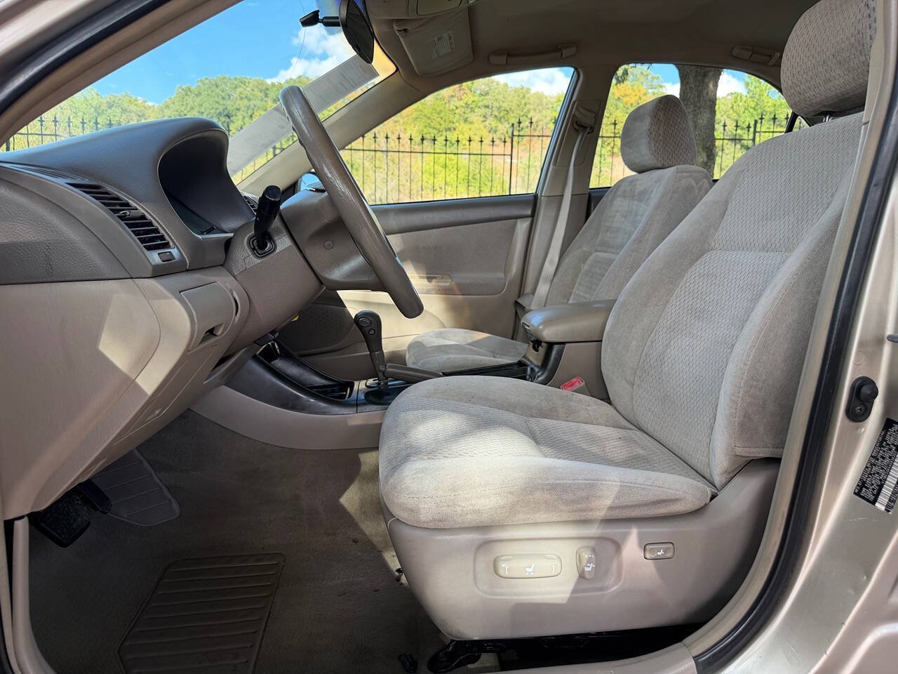 Used 2004 Toyota Camry LE FWD image 11