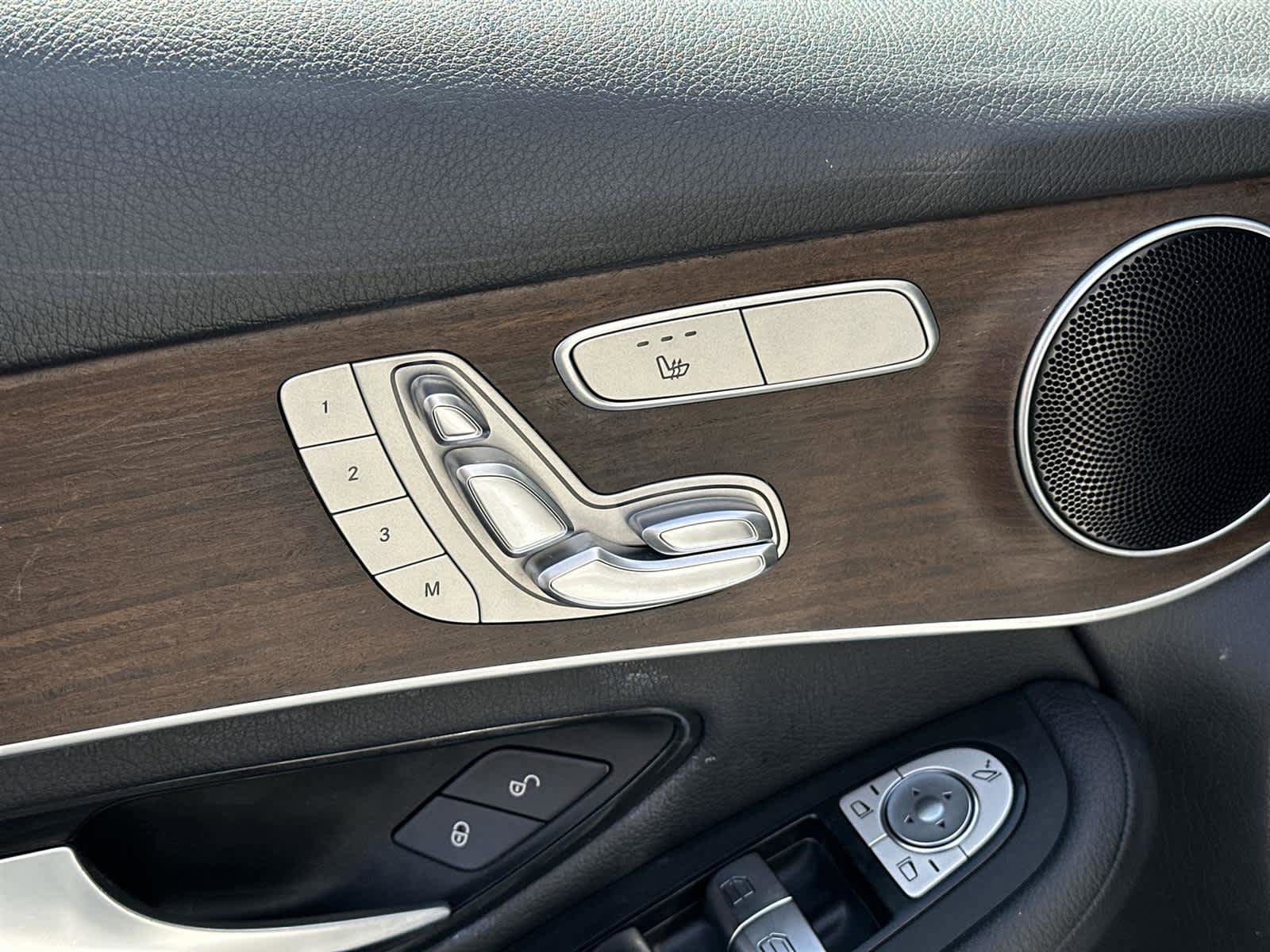 Used 2020 Mercedes-Benz GLC 300 image 23