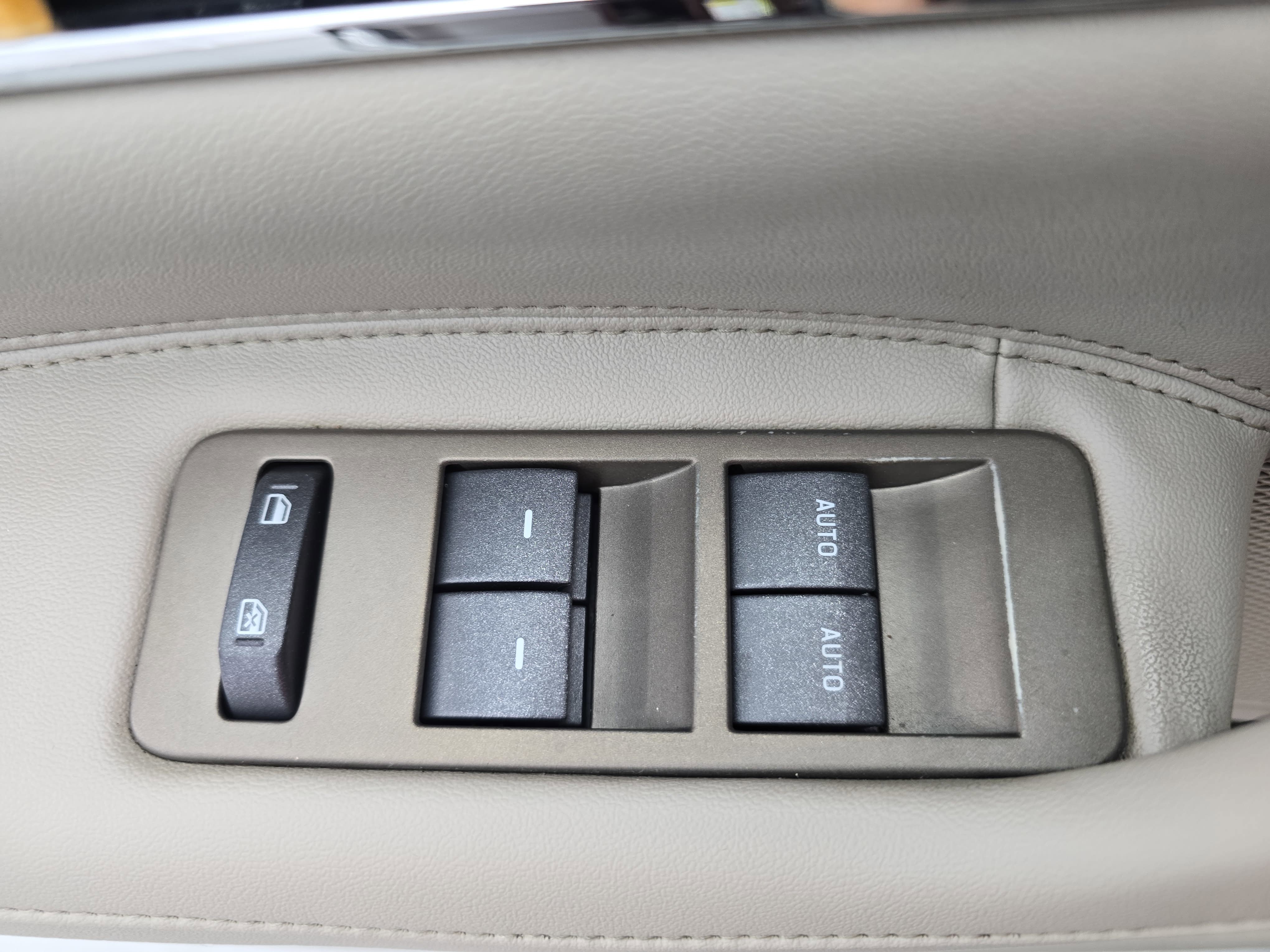 Used 2012 Lincoln MKX FWD image 28