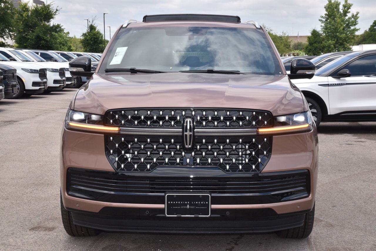 New 2026 Lincoln Navigator L Black Label AWD/4WD image 2