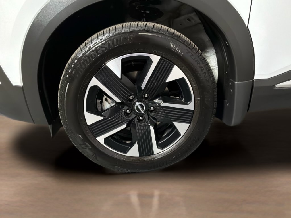 Used 2025 Nissan Kicks SV w/ SV Premium Package AWD/4WD image 9