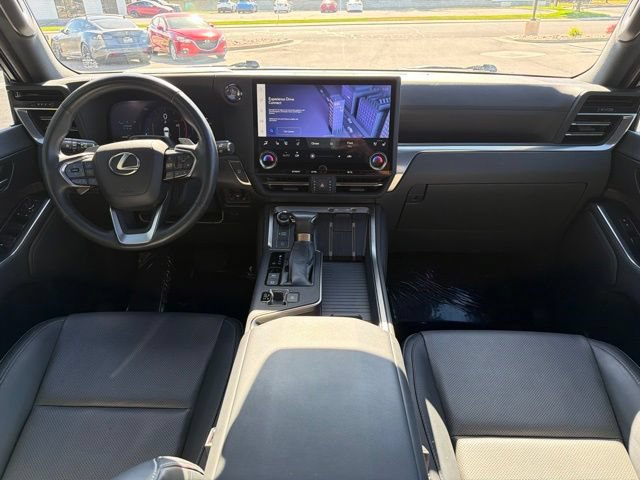 Used 2024 Lexus GX 550 w/ Accessory Package (2T) AWD/4WD image 17