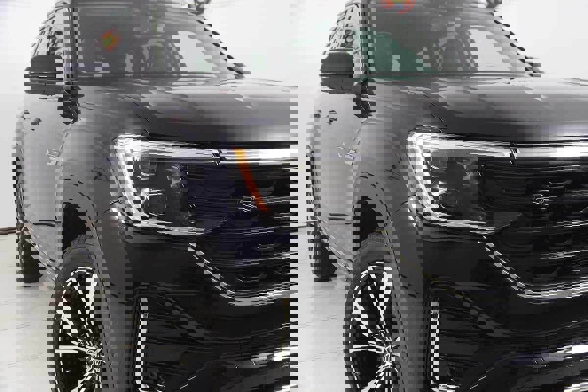 Used 2024 Volkswagen Atlas SEL Premium R-Line image 19