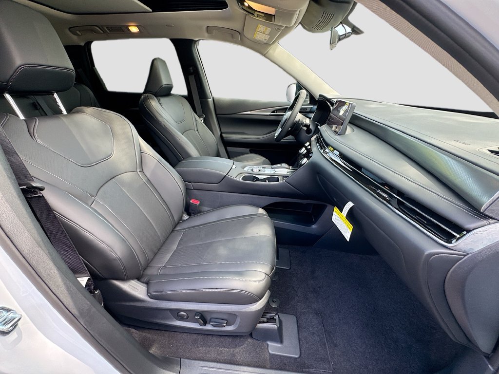Used 2027 INFINITI QX60 Pure w/ Cargo Package FWD image 31