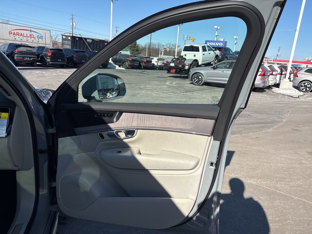 New 2026 Volvo XC90 T8 Ultra w/ Protection Package Premier image 40