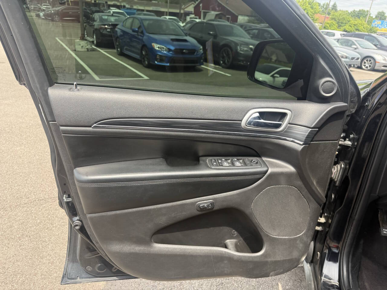 Used 2019 Jeep Grand Cherokee Limited AWD/4WD image 17