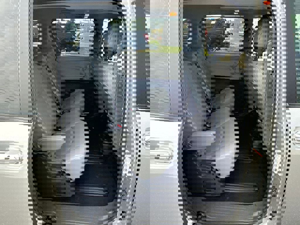 Used 2024 Toyota Sienna XLE image 28