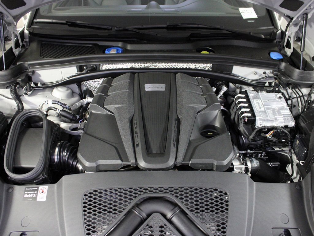 Certified 2026 Porsche Macan S AWD/4WD image 40