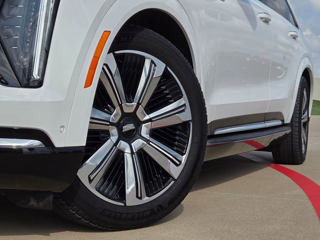 Certified 2025 Cadillac Escalade IQ Luxury 2 w/ LPO, Premium Carpet Package image 8