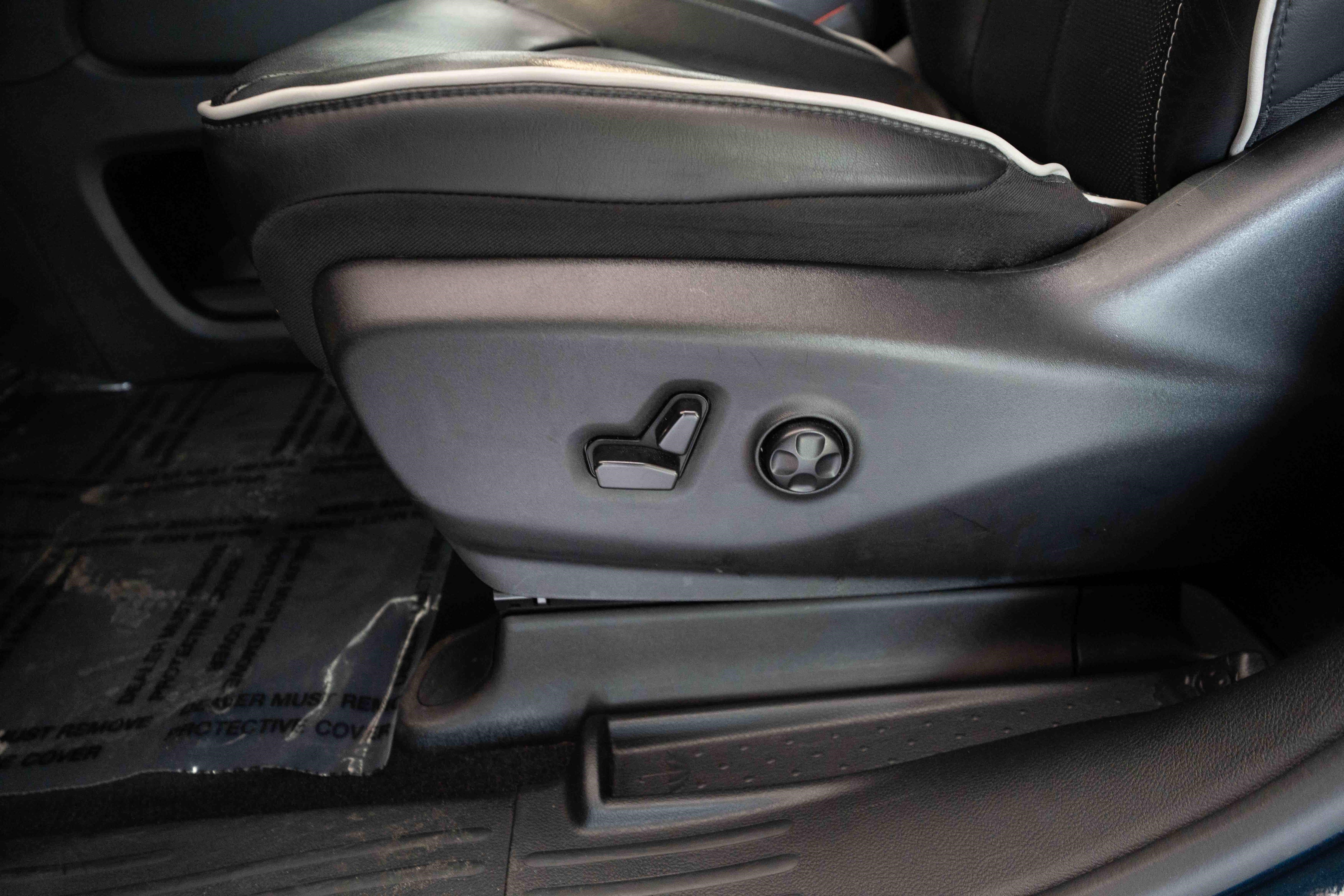 Used 2025 Chrysler Pacifica Limited FWD image 12