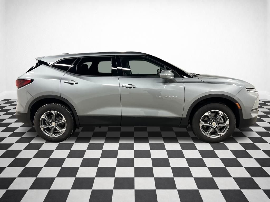 Certified 2025 Chevrolet Blazer LT w/ Driver Confidence Package image 2