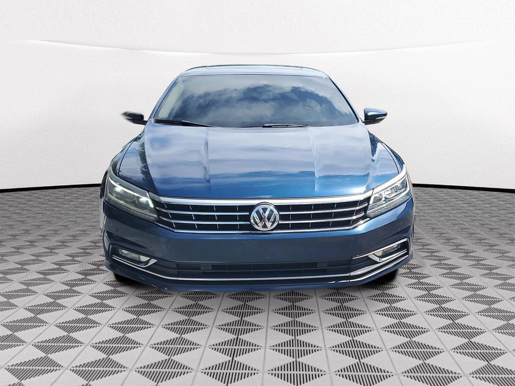 Used 2018 Volkswagen Passat 2.0T SE FWD image 2