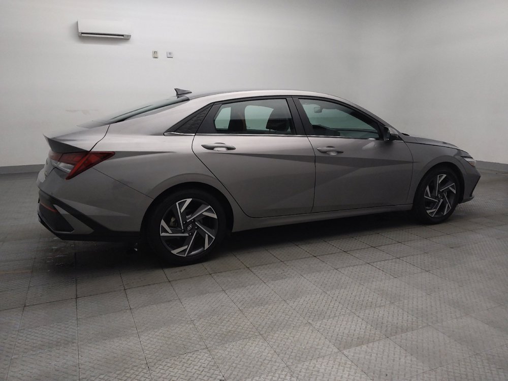 Used 2025 Hyundai Elantra Limited FWD image 10