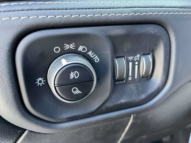 Used 2024 RAM 3500 Limited AWD/4WD image 32