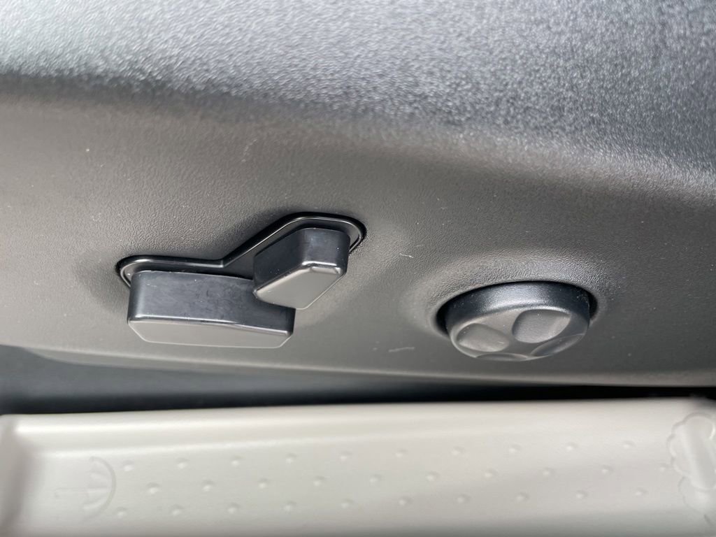 Used 2024 Chrysler Pacifica Touring-L image 13