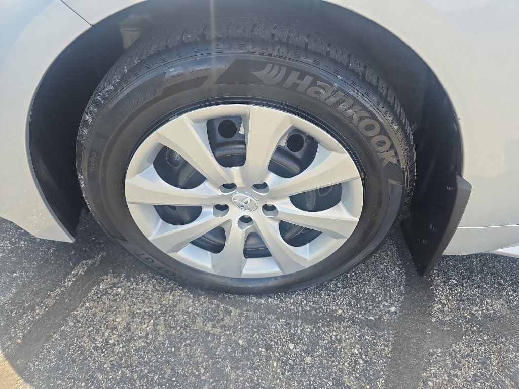 Used 2021 Toyota Corolla LE FWD image 24