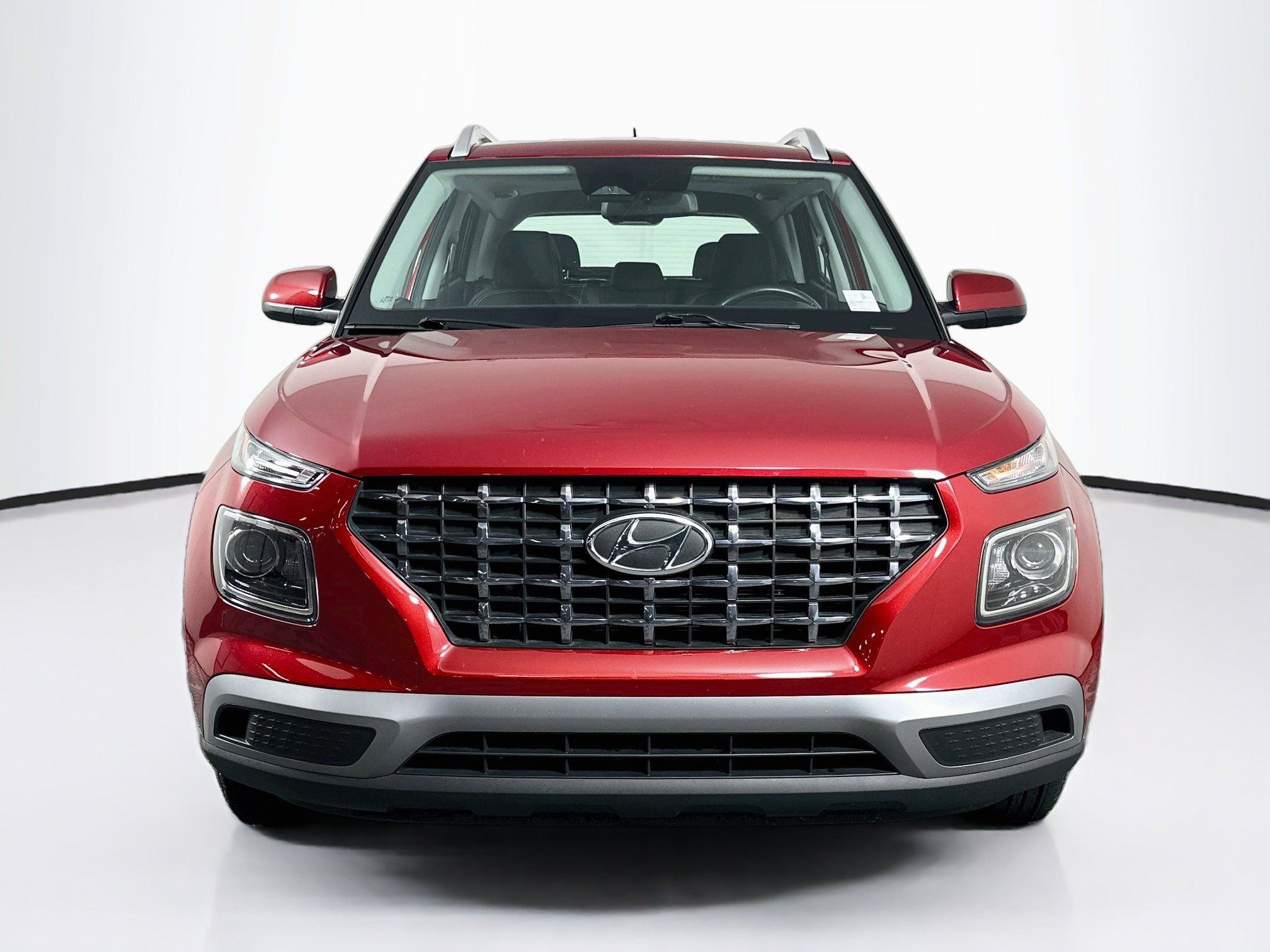 Used 2025 Hyundai Venue SEL FWD image 2