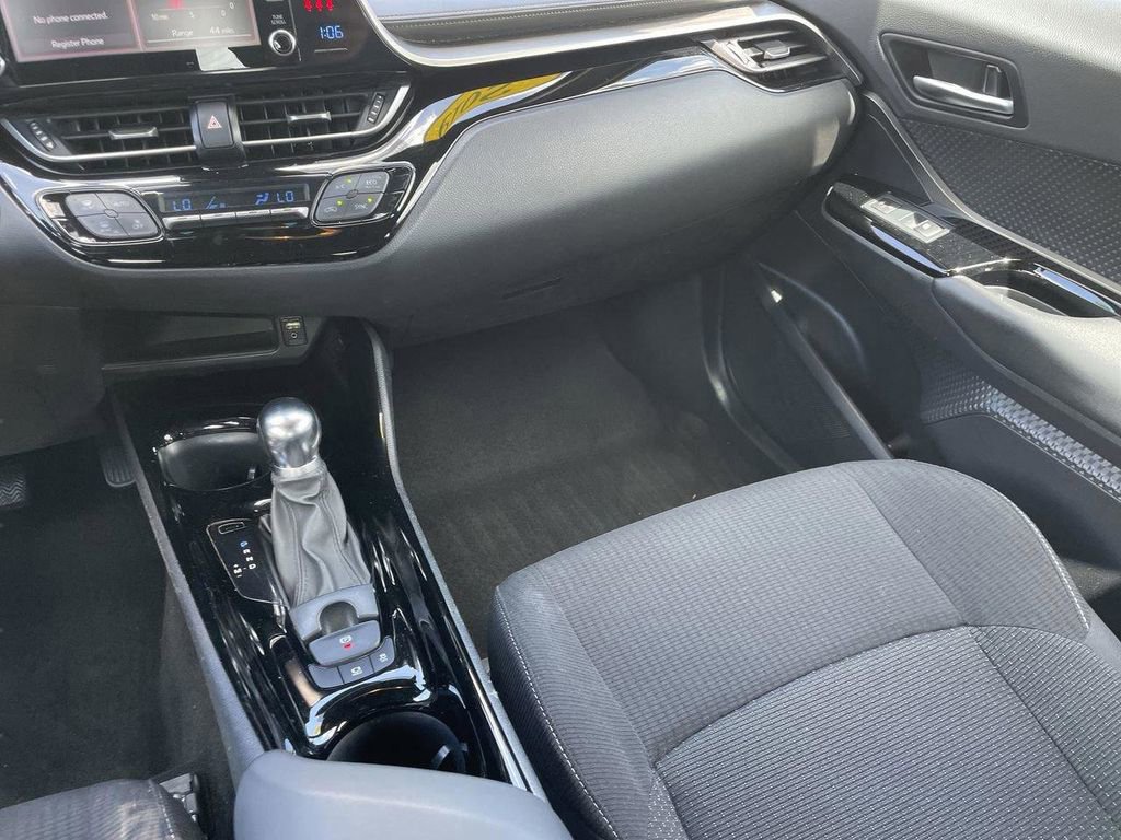 Used 2019 Toyota C-HR XLE image 18