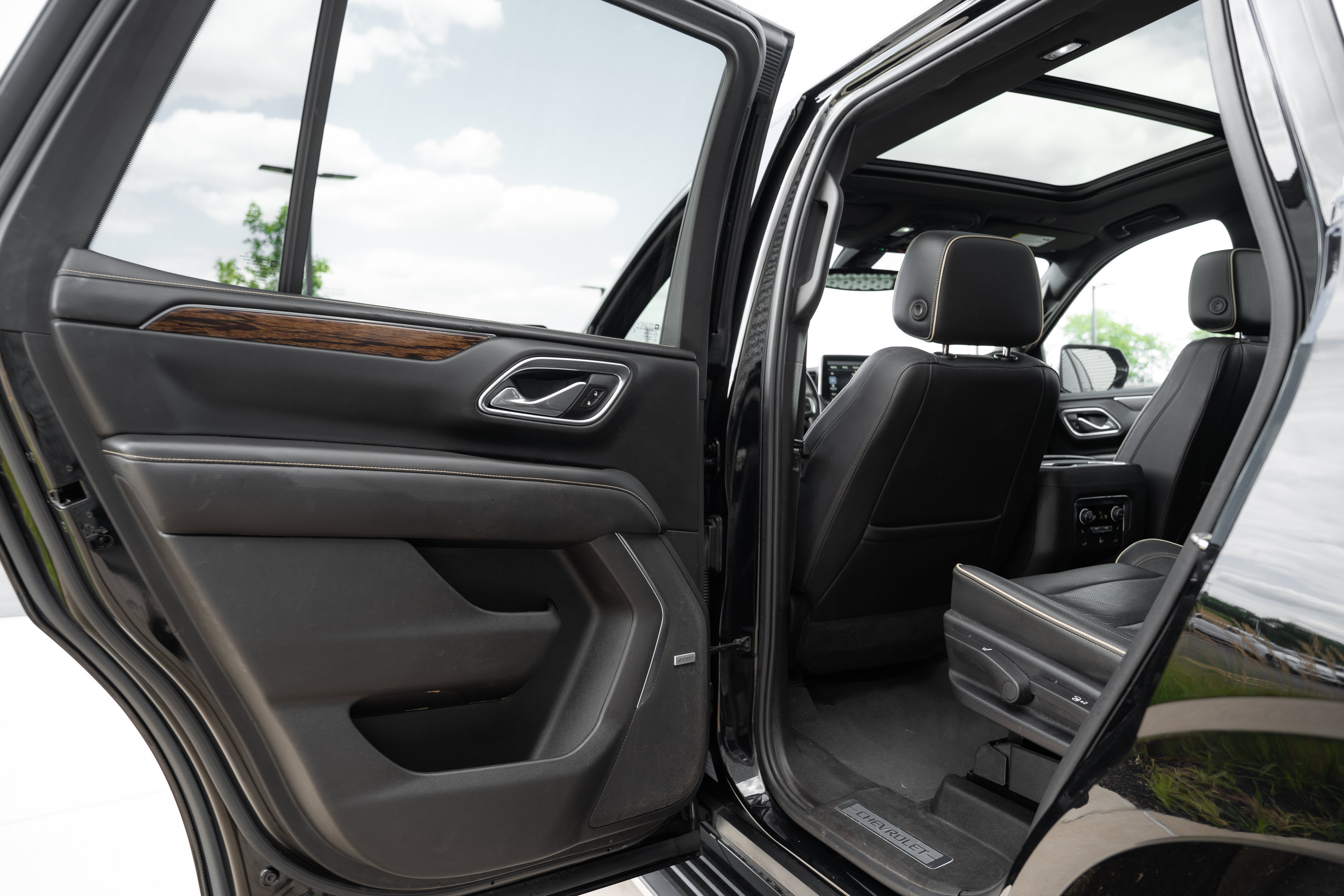 Used 2021 Chevrolet Tahoe Premier AWD/4WD image 25