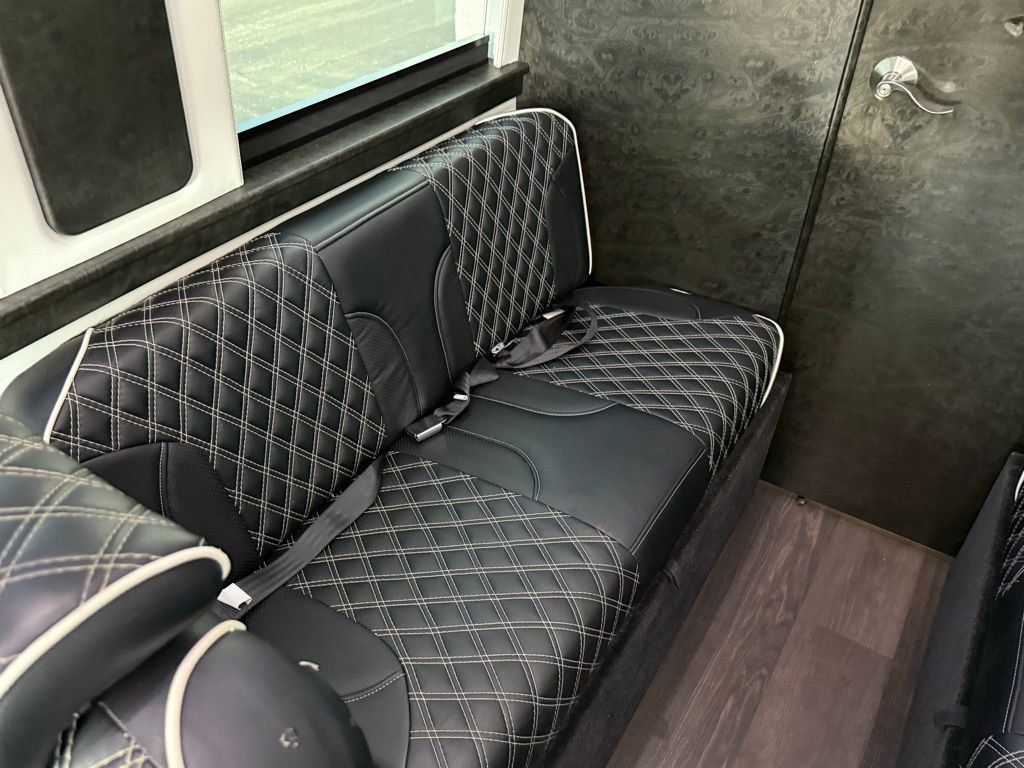 Used 2019 Mercedes-Benz Sprinter 170 w/ Driver Convenience Package image 8