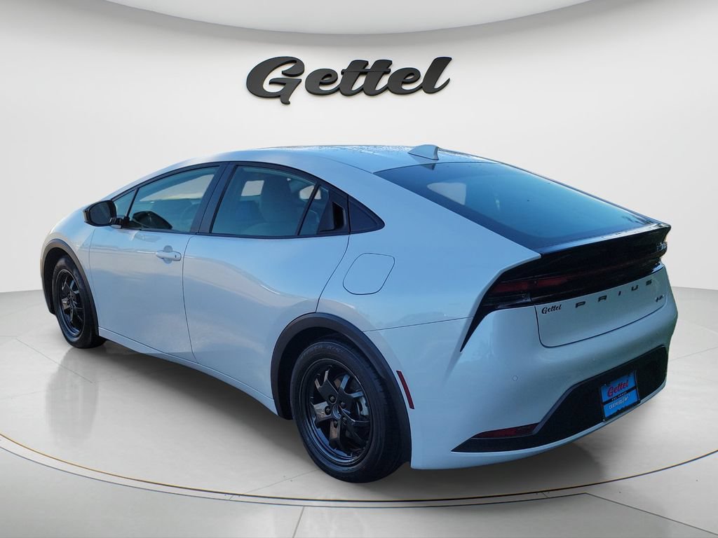 Used 2024 Toyota Prius LE FWD image 7