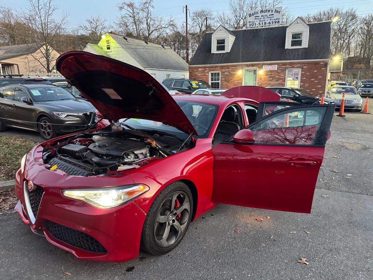 Used 2017 Alfa Romeo Giulia w/ Sport Appearance Package image 7