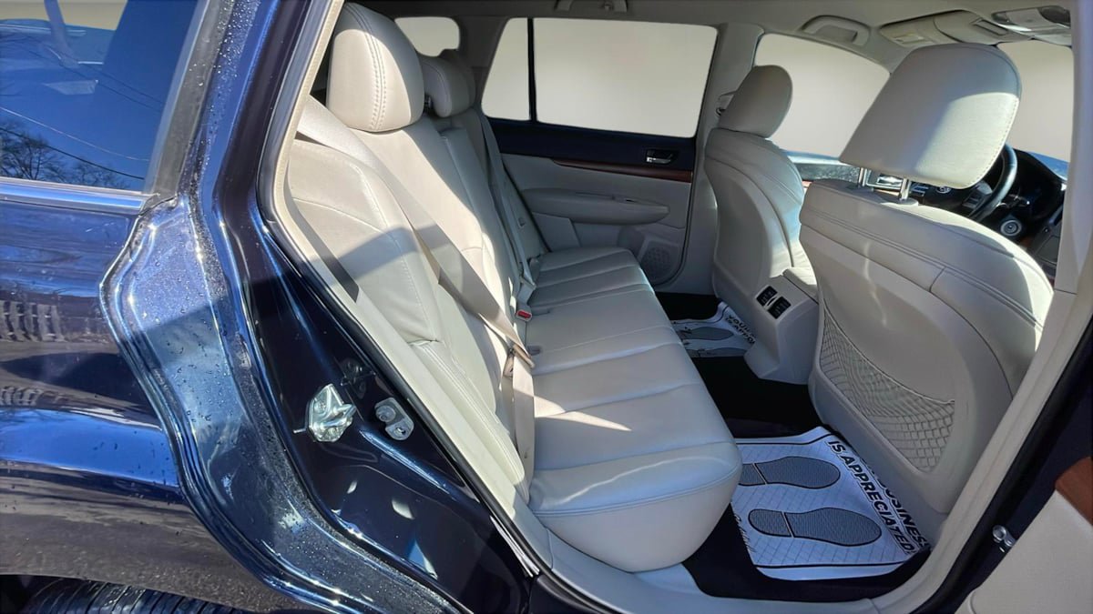 Used 2013 Subaru Outback 2.5i Limited AWD/4WD image 14