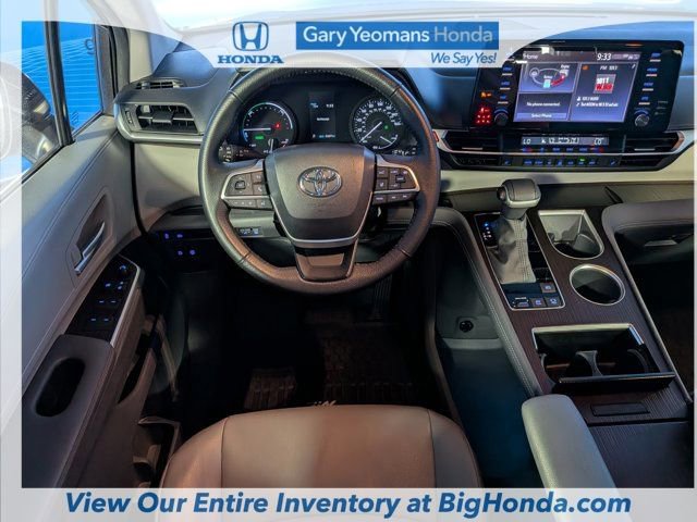 Used 2023 Toyota Sienna XLE image 14