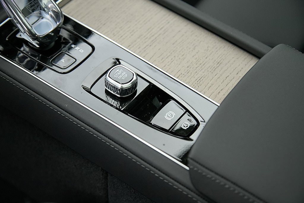 New 2026 Volvo XC90 B6 Plus w/ Protection Package Premier image 18