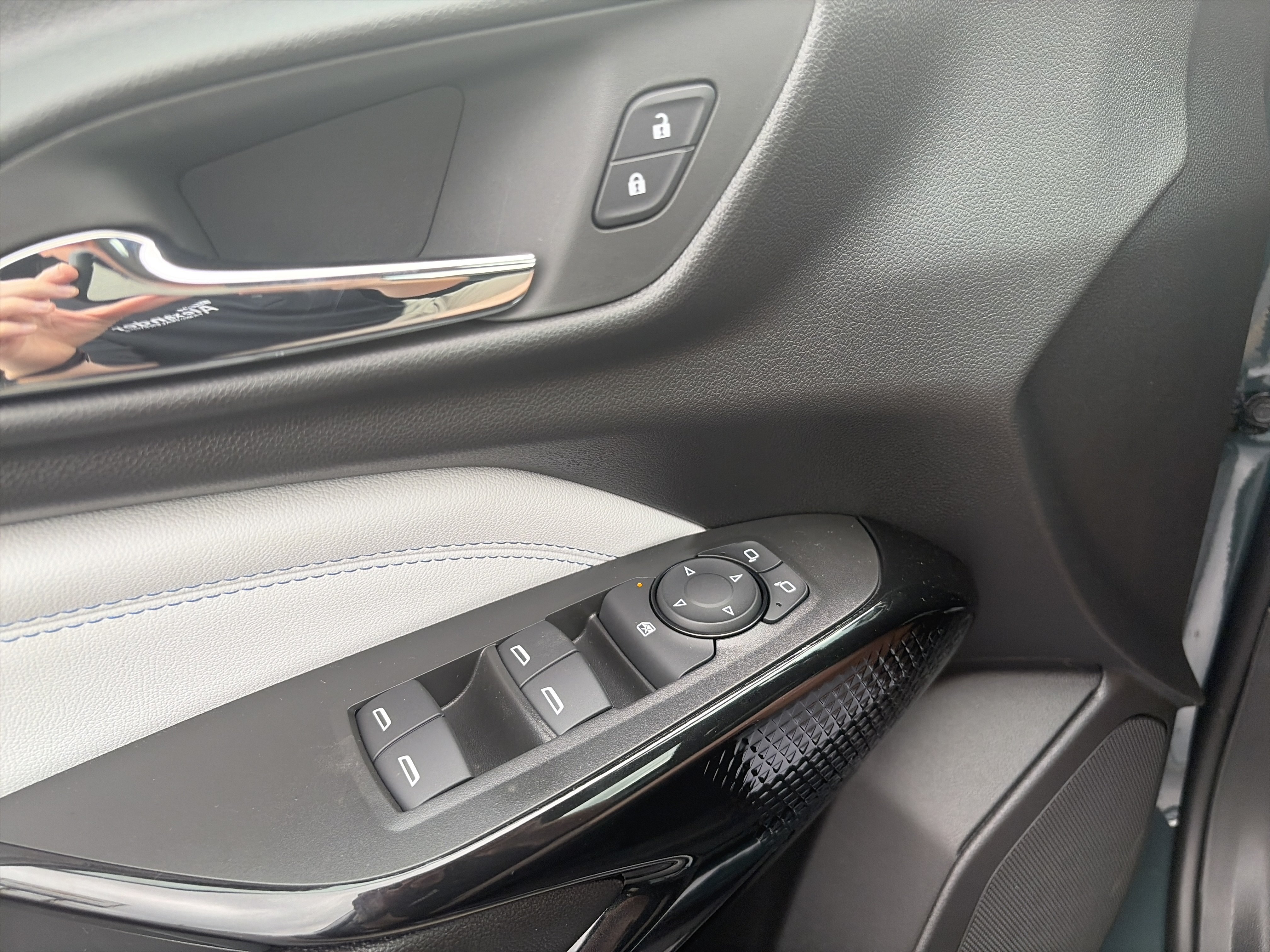 New 2026 Chevrolet Trax LT w/ LT Convenience Package FWD image 19
