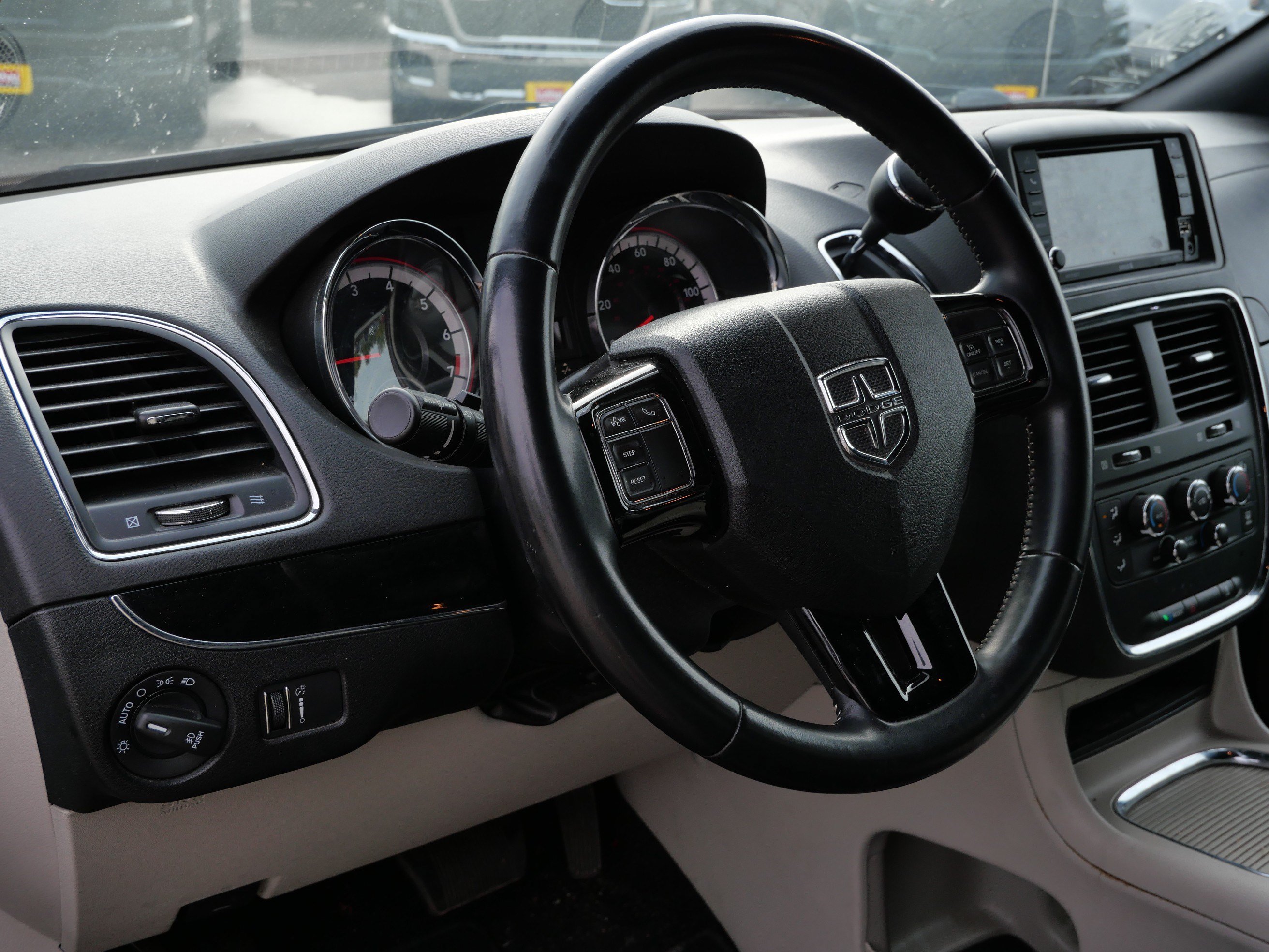 Used 2018 Dodge Grand Caravan SXT FWD image 16
