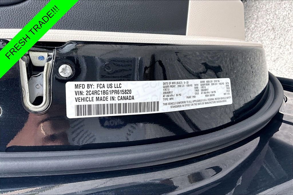 Used 2023 Chrysler Pacifica Touring-L FWD image 18