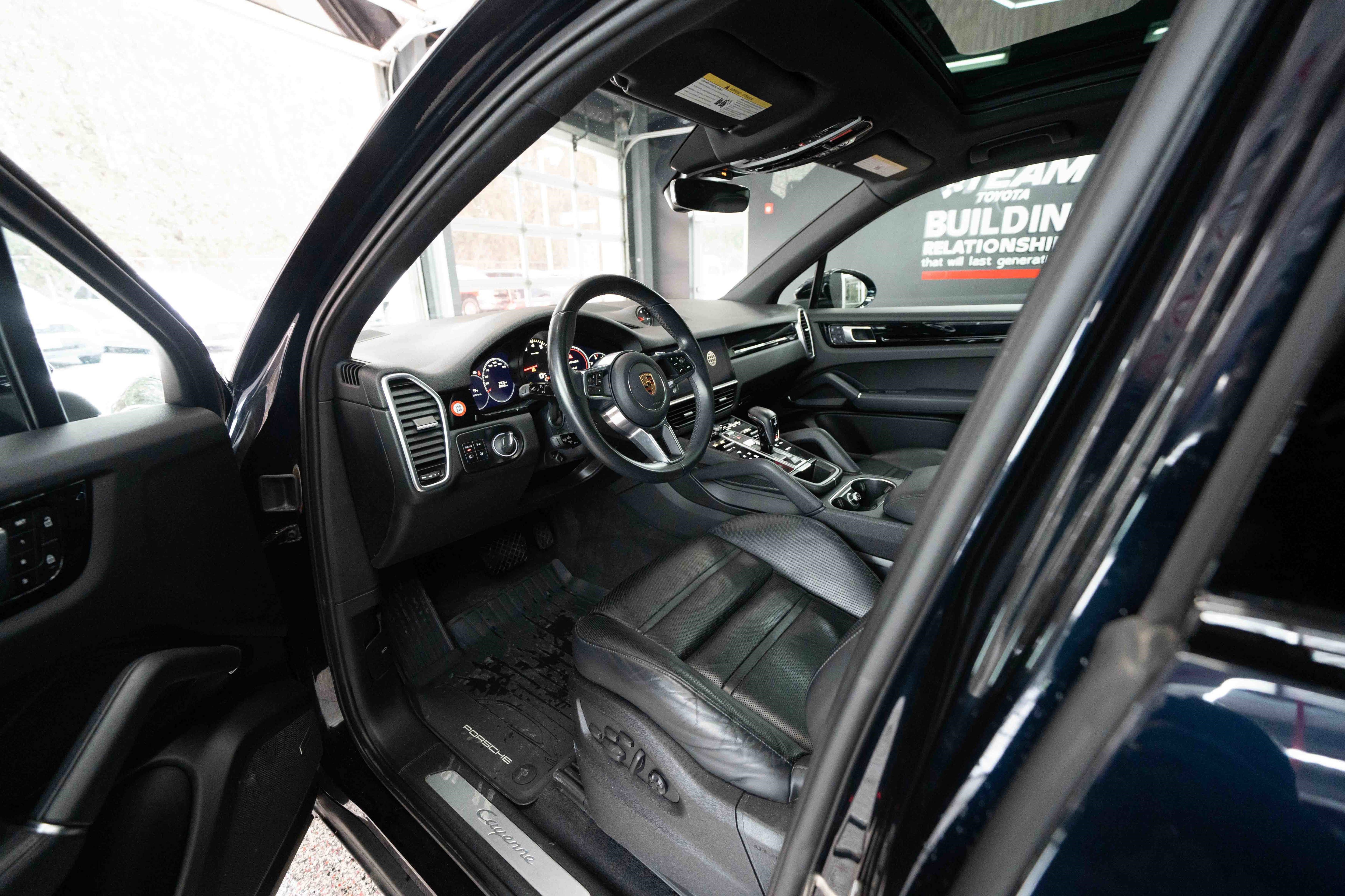 Used 2023 Porsche Cayenne image 8