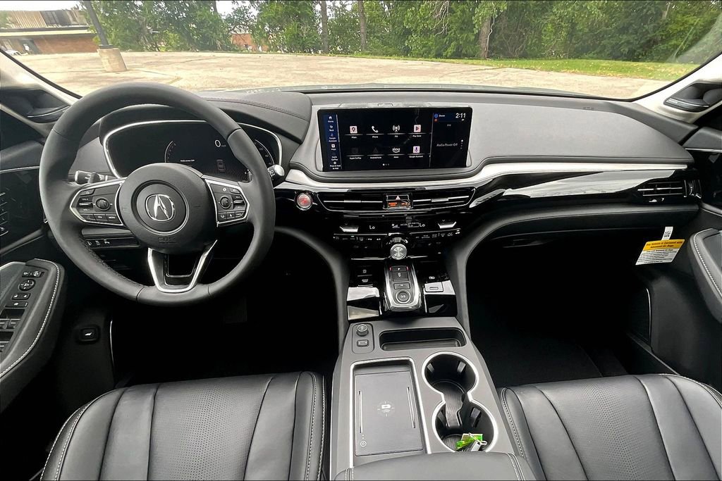Used 2025 Acura MDX SH-AWD w/ Technology Package image 2