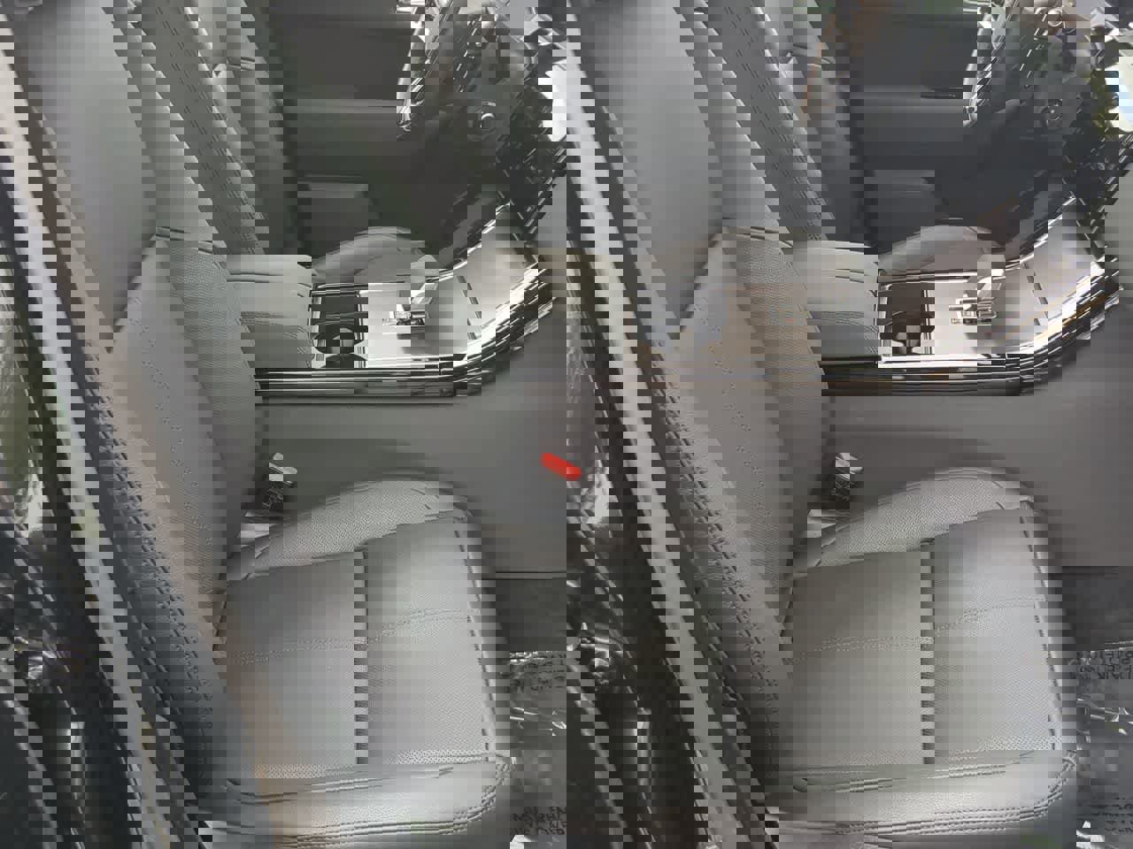 Certified 2026 Land Rover Range Rover Velar Dynamic SE image 23