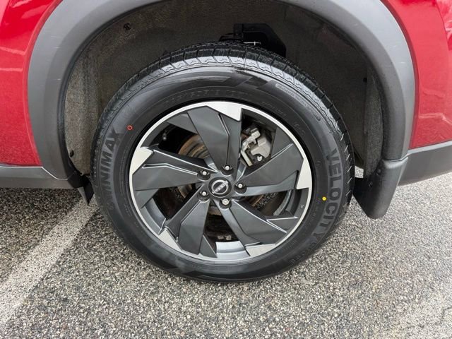 Used 2024 Nissan Rogue SV w/ SV Premium Package image 12