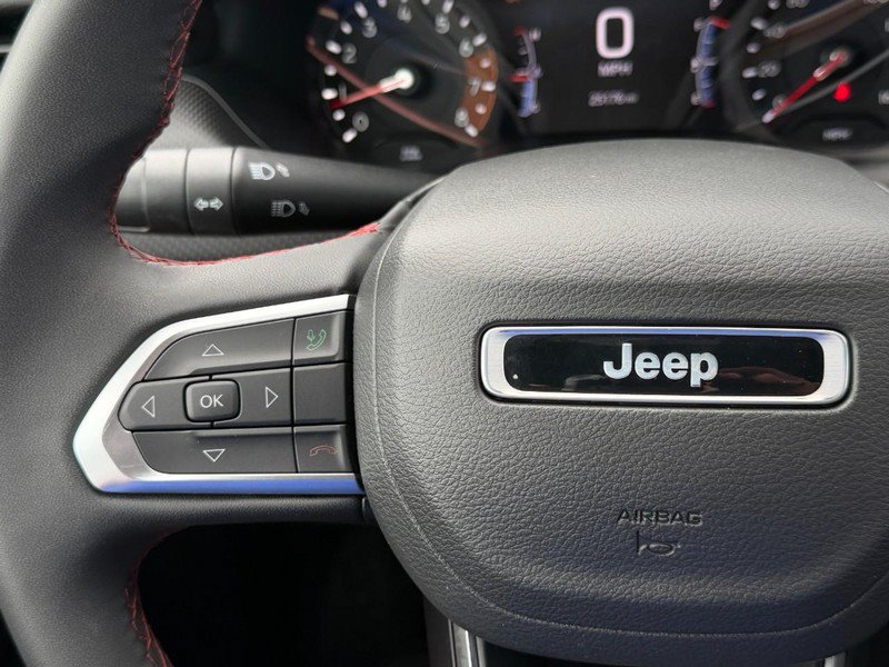Used 2025 Jeep Compass Trailhawk AWD/4WD image 27