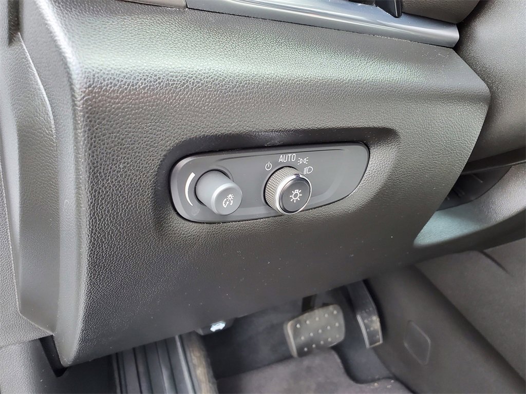 Used 2022 Chevrolet Traverse LT w/ LPO, Roadside Safety Package image 9