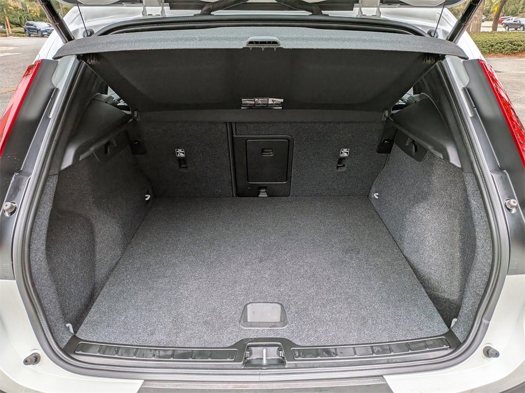 Certified 2024 Volvo XC40 B5 Core image 13